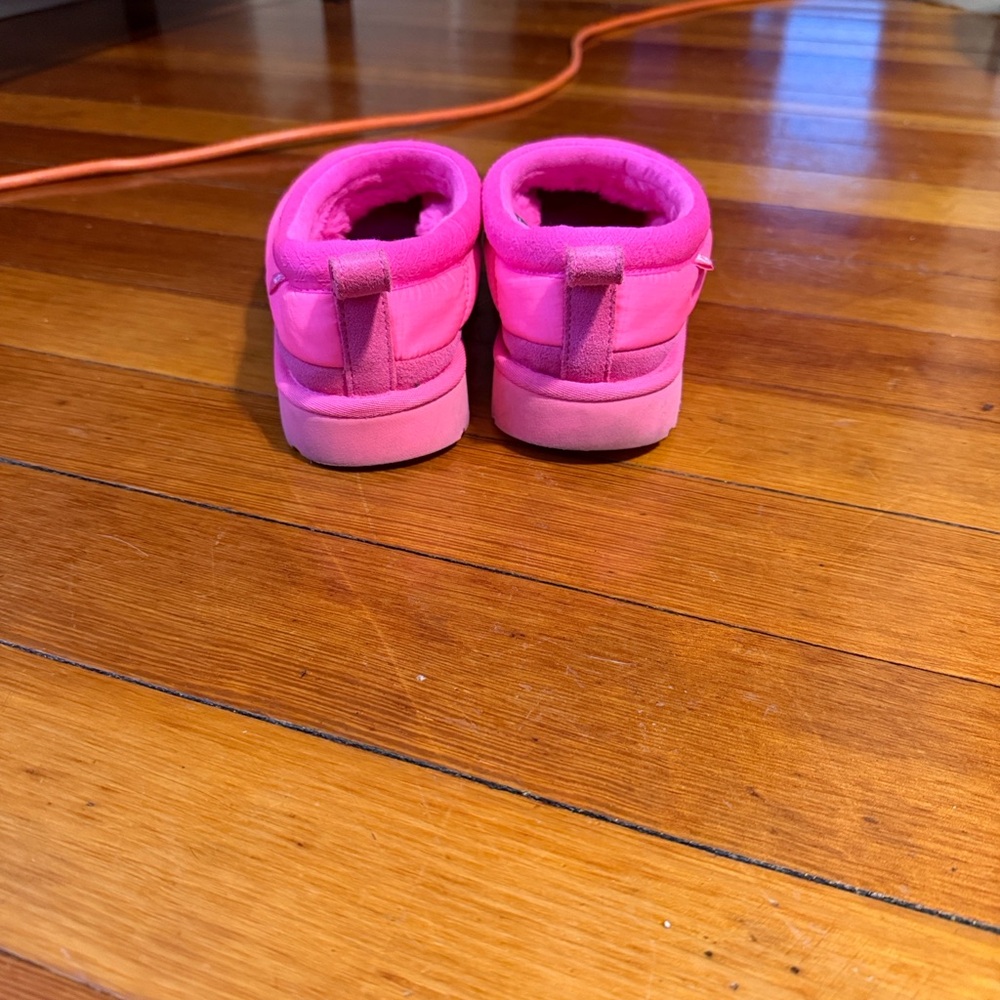 UGG Women’s Bright Pink Slippers - Picture 4 of 4